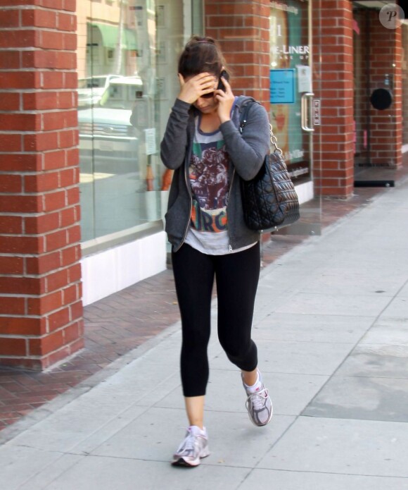 Mila Kunis se fait discrète à Los Angeles, le 19 juin 2012.