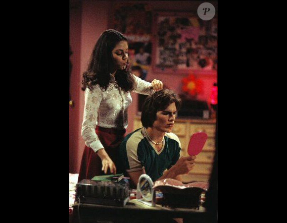 Mila Kunis et Ashton Kutcher dans la série That' 70s show, 1998-2006.