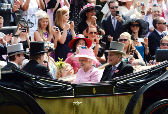 Elizabeth II et le prince Philip lors de la seconde journée de la Royal Ascot à Ascot le 20 juin 2012