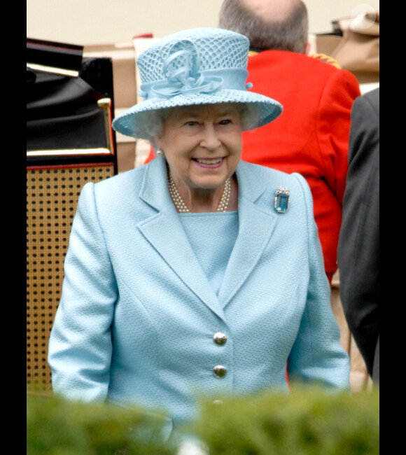 La reine Elizabeth II lors de la première journée de la Royal Ascot à Ascot le 19 juin 2012