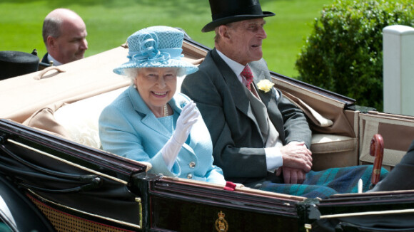 Elizabeth II : Souriante et colorée avec ses enfants sous le soleil d'Ascot