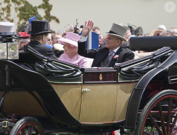 La reine Elizabeth II et son époux le prince Philip le 20 juin 2012 lors du Royal Ascot à Ascot