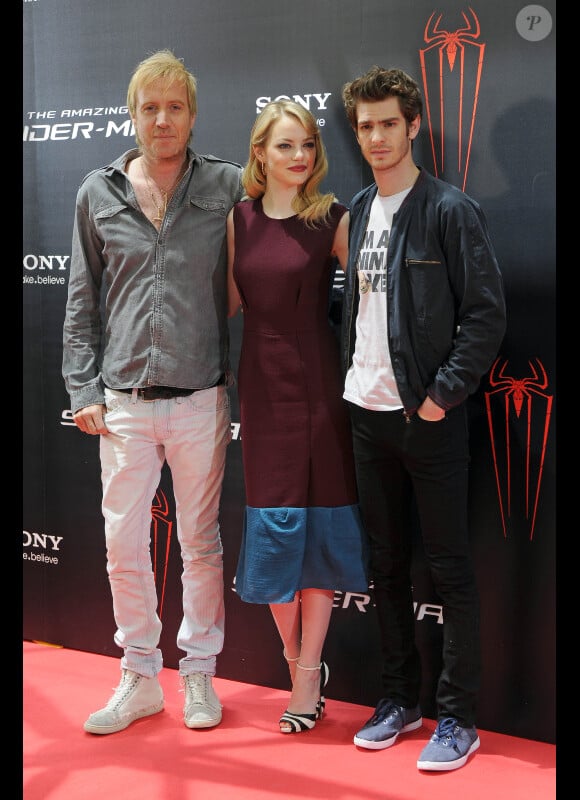 Rhys Ifans, Andrew Garfield et Emma Stone à Madrid le 21 juin 2012 pour la présentation de The Amazing Spider-Man.