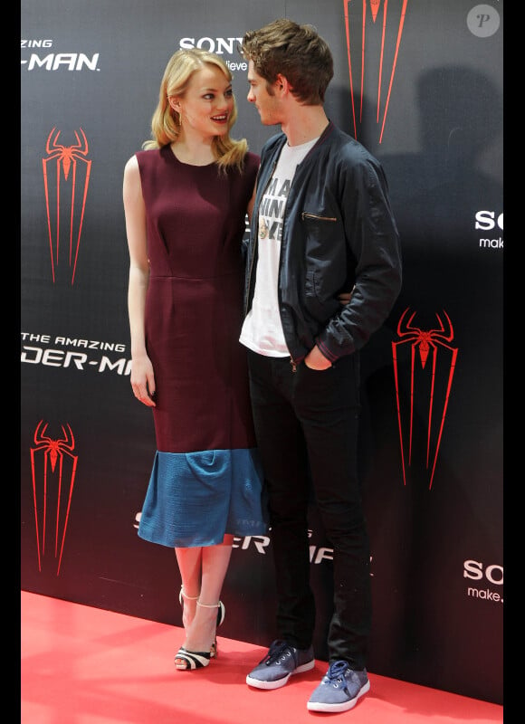 Andrew Garfield et sa chérie Emma Stone à Madrid le 21 juin 2012 pour la présentation de The Amazing Spider-Man.