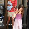 Suri Cruise avec sa mère Katie Holmes. New York le 22 juin 2012.