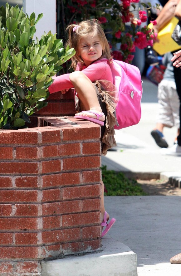 Alessandra Ambrosio va chercher sa fille Anja à la sortie de l'école à Santa Monica. Le 22 juin.