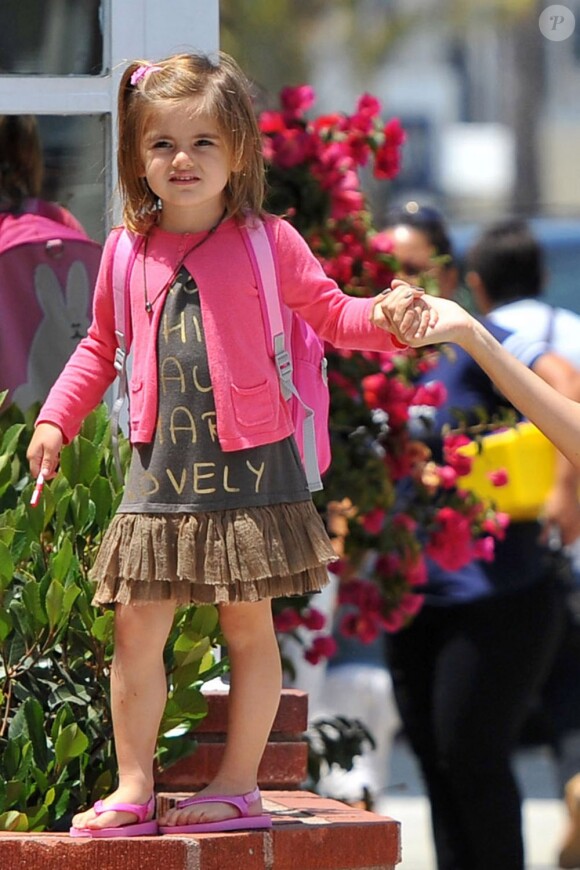 La fille d'Alessandra Ambrosio, Anja a acceuilli un petit frère il y a moins de deux mois. A Santa Monica le 22 juin 2012.