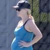 Reese Witherspoon, enceinte, s'autorise à d'agréables sessions de tennis (24 mai 2012)