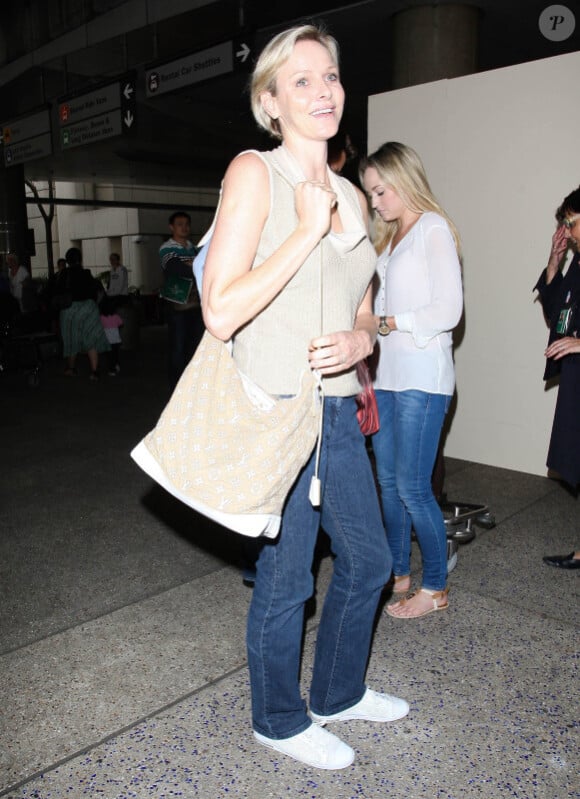 La princesse Charlene de Monaco lors de son arrivée à Los Angeles le 21 juin 2012 pour quelques jours de vacances avec son frère Sean Wittstock