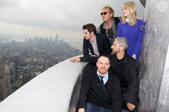 Andrew Garfield, Emma Stone, Rhys Ifans en haut de l'Empire State Building, le 25 juin 2012 à New York.