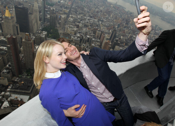 Andrew Garfield et Emma Stone en haut de l'Empire State Building, le 25 juin 2012 à New York.