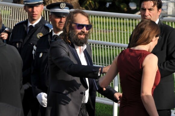 Sébastien Tellier et Amandine de la Richardière à Cannes, juste avant leur montée des marches, le 19 mai 2012.