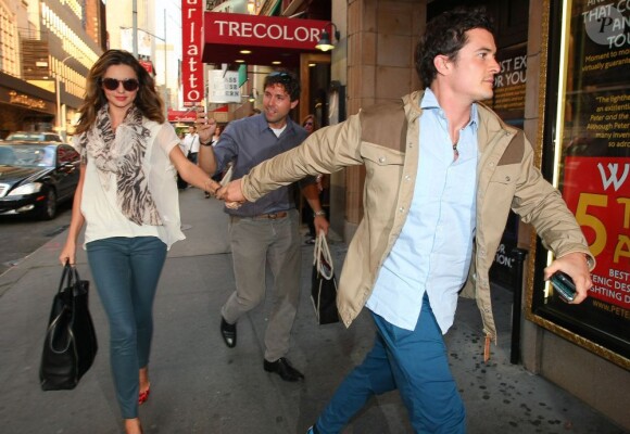 En escapade dans la Grosse Pomme, Miranda Kerr et Orlando Bloom s'offrent un date en tête à tête, histoire d'entretenir la flamme. New York, le 28 juin 2012.