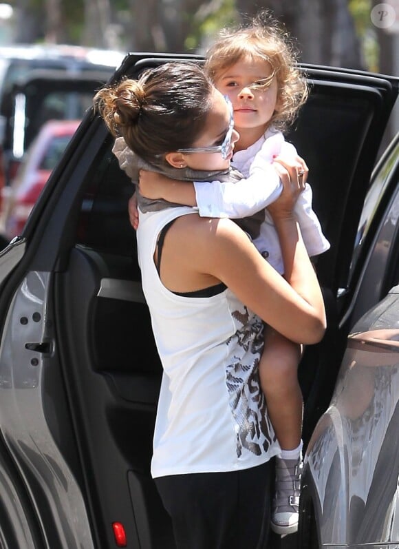 Jessica Alba en tête à tête avec sa fille Honor. Le 29 juin 2012 à Los Angeles