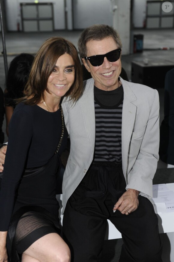 Carine Roitfeld et Jean Paul Goude ont garni le premier rang lors du défilé Homme Givenchy, à Paris le 29 juin 2012