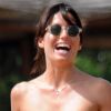 La sexy Elisabetta Gregoraci se dore la pilule sous le soleil de Porto Cervo en Sardaigne. Le 30 juin 2012.