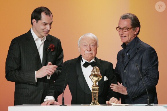 Maurice Chevit lors de la cérémonie des Molières 2005, où il a reçu sa deuxième statuette de Meilleur comédien dans un second rôle pour sa prestation dans Brooklyn Boy de Donald Margulies. Maurice Chevit est mort le 2 juillet 2012 à 88 ans.