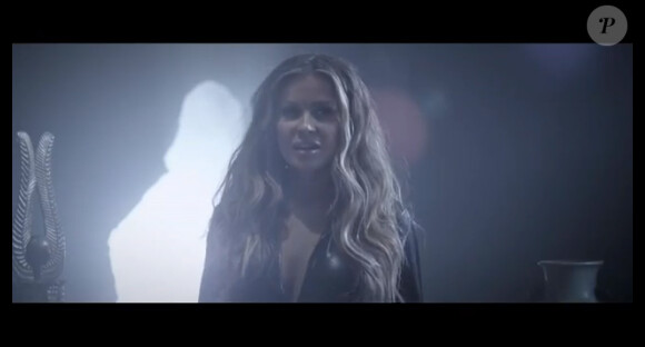 Carmen Electra dans une vidéo promotionnelle pour le Axe Boat 2012
