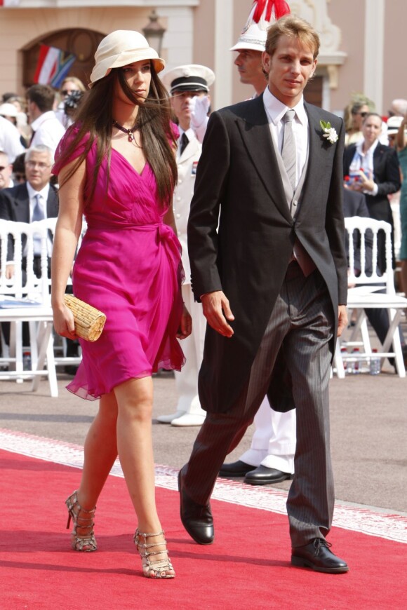 Andrea Casiraghi et Tatiana Santo Domingo au mariage du prince Albert et de la princesse Charlene de Monaco le 2 juillet 2011.
Andrea Casiraghi et Tatiana Santo Domingo, après 7 ans d'amour, se sont fiancés ! La princesse Caroline de Hanovre s'est fait une joie d'annoncer les fiançailles de son fils aîné le 4 juillet 2012.
