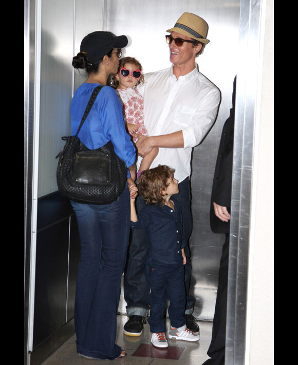 Matthew McConaughey et Camila Alves et leur enfants Vida et Levi en juin 2012 à Los Angeles