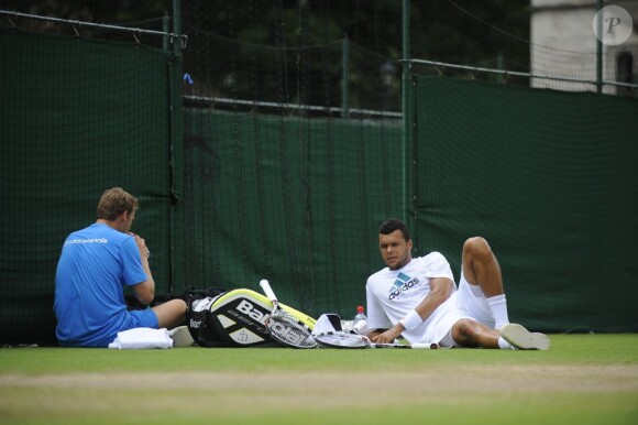 Jo-Wilfried Tsonga le 6 juillet 2012 à Wimbledon quelques heures avant sa demi-finale perdue face à Andy Murray (6-3, 6-4, 3-6, 7-5)