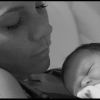 Victoria Beckham a partagé une photo de sa fille dès la naissance; Harper a une semaine seulement. Juillet 2011