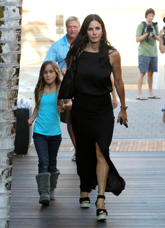 Courteney Cox et sa fille Coco : complices à la sortie du restaurant Cafe Habana à Los Angeles le 6 juillet 2012