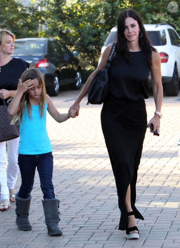 Courteney Cox et sa fille Coco sortent du restaurant Cafe Habana à Los Angeles le 6 juillet 2012 