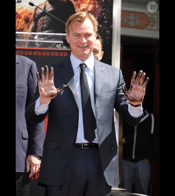 Christopher Nolan laisse ses empreintes au Grauman's Chinese Theater à Hollywood à Los Angeles le samedi 7 juillet 2012