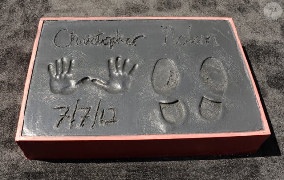 lorsque Christopher Nolan laisse ses empreintes au Grauman's Chinese Theater à Hollywood à Los Angeles le samedi 7 juillet 2012