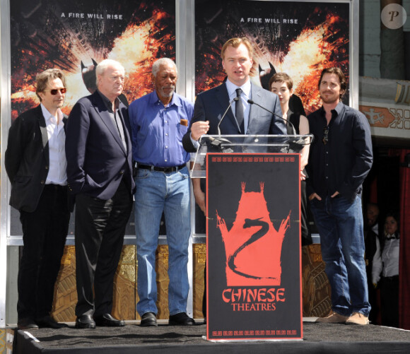Gary Oldman, Morgan Freeman, Joseph Gordon-Levitt et Christian Bale lorsque Christopher Nolan laisse ses empreintes au Grauman's Chinese Theater à Hollywood à Los Angeles le samedi 7 juillet 2012