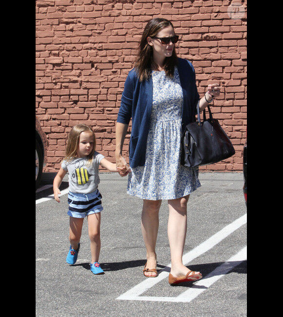 Jennifer Garner et sa fille Seraphina à Brentwood, le 8 juillet 2012