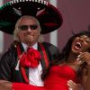 Richard Branson débarque à Cancun le 7 juillet 2012 avec Alexandra Burk pour célébrer l'ouverture d'une nouvelle ligne entre Londres et Cancun