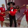 Richard Branson débarque à Cancun le 7 juillet 2012 avec Alexandra Burk pour célébrer l'ouverture d'une nouvelle ligne entre Londres et Cancun