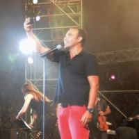 Nikos Aliagas : Véritable rock star devant plus de 40 000 personnes à Athènes