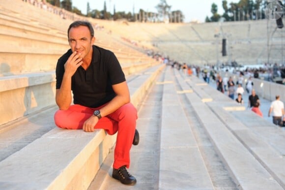 Nikos Aliagas pose à Athènes, le lundi 9 juillet 2012.