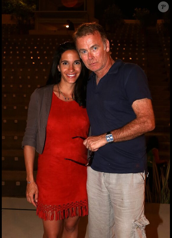 Franck Dubosc et son épouse Danièle assistent au spectacle de Jean-Marie Bigard au Théâtre de la Verdure à Ramatuelle, le mardi 10 juillet 2012, dans le cadre du festival Les Arts du Rire.