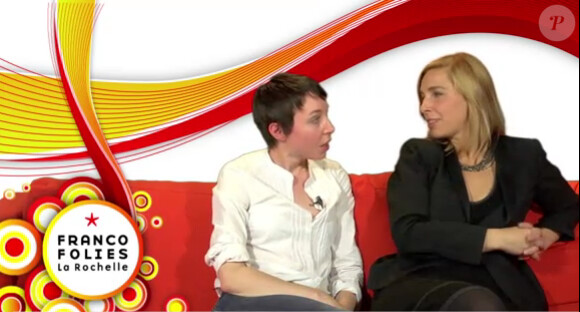 Jeanne Cherhal et Barbara Carlotti ont bien déliré pour l'interview décalée Confidences en folie avant les Francofolies de la Rochelle 2012, où toutes deux jouent le 13 juillet.