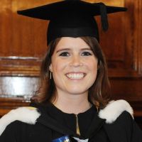 Princesse Eugenie : Radieuse et émue avec son diplôme, devant Beatrice et Andrew