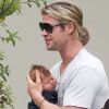 Elsa Pataky et son mari Chris Hemsworth, se promènent avec leur fille India à Santa Monica le 12 juillet 2012