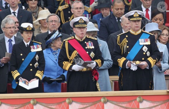 Le prince Andrew, fils cadet de la reine Elizabeth II, se lancera en septembre 2012 dans une descente en rappel de la tour Shard, à Londres, la plus haute tour d'Europe, à des fins caritatives.