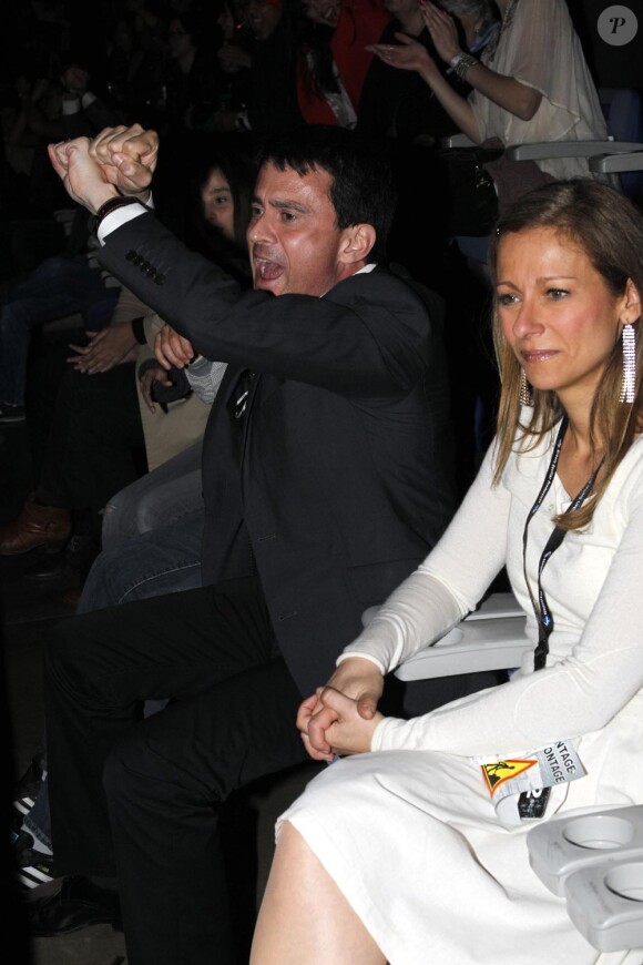 Photos exclusives : Emmanuel Valls et son épouse la violonniste Anne Gravoin au Stade de France pour le concert de Johnny Hallyday le 16 juin 2012