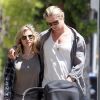 Chris Hemsworth et Elsa Pataky : heureux et amoureux lorsqu'ils se promènent dans les rues de Santa Monica avec leur petite India Rose, le 16 juillet 2012 à Los Angeles