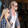 Chris Hemsworth et Elsa Pataky se promènent dans les rues de Santa Monica avec leur petite India Rose, le 16 juillet 2012 à Los Angeles