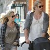Chris Hemsworth et Elsa Pataky se promènent dans les rues de Santa Monica avec leur petite India Rose, le 16 juillet 2012 à Los Angeles