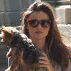 Exclu : Miranda Kerr qui tient dans les bras son chien Frankie, est en plein shooting d'une nouvelle campagne Victoria's Secret. New York, le 16 juillet 2012.