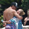 Hayden Panettiere et son chéri Scotty McKnight au bord d'une piscine à Cabo San Lucas, au Mexique, le 8 juillet 2012.
