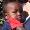 Le petit Eyob dans les bras de sa maman Connie Britton, à Los Angeles, mars 2012.