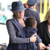 Connie Britton et son fils à l'aéroport de Los Angeles, le 16 juillet 2012.