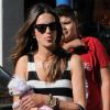 Alessandra Amborsio a fait du shopping chez Kitson, à Los Angeles le 19 juillet 2012